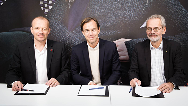 H&M, the global trade union IndustriAll Global Union and the Swedish trade union IF Metall collaborates to promote well-functioning industrial relations. From left: Jyrki Raina (IndustriAll), Karl-Johan Persson (H&M) och Anders Ferbe (IF Metall).