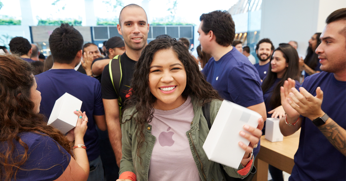 Apple opens first store in Mexico