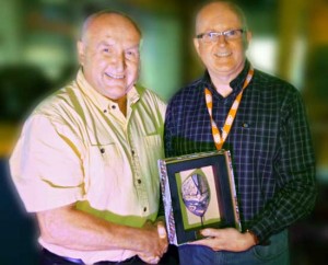 Barry Delaney (right), Vice-Chair of the Co-operative Development Foundation (CDF) of Canada, presents Glen Tully with the Global Co-operator Award.