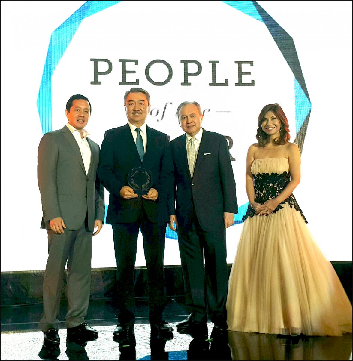 L-R: Kevin Belmonte, People Asia President and associate publisher;  Hans Sy, President of SM Prime Holdings, Inc.; Jose Manuel “Babe” Romualdez, Publisher and CEO of PeopleAsia;  and Joanne Rae Ramirez, Editor in Chief of People Asia