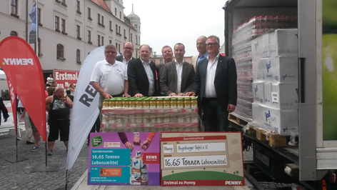 REWE und PENNY spenden über 35 Tonnen Lebensmittel für die Augsburger Tafel 