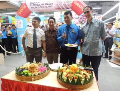 From left to right: Yohanes Setiyo, Regional Manager; Kioe Jung Hin, Associate Director Hypermart Java Operations; Mardi Puswahyu, Store Manager Hypermart Matos; and Gilles Pivon, Director of Hypermart