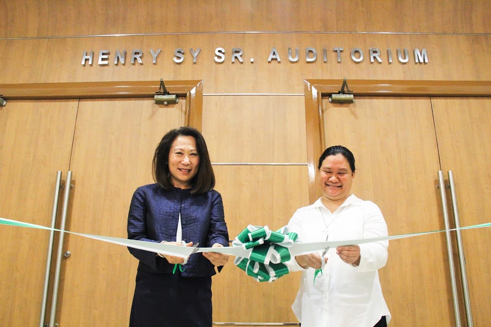 Leading the ribbon cutting of the Henry Sy Sr. Auditorium is Ms. Elizabeth T. Sy, a Trustee of the Henry Sy Foundation and an alumna of the Sacred Heart School-Hijas de Jesus in Cebu. Ms. Sy is the President of SM Hotels and Conventions Corp. Also in the photo is Sr. Joji Silorio, Principal and Directress of the school. 
