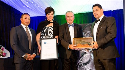New World owner-operator Jason Witehira wins the 2016 Outstanding Māori Business Leaders Award 