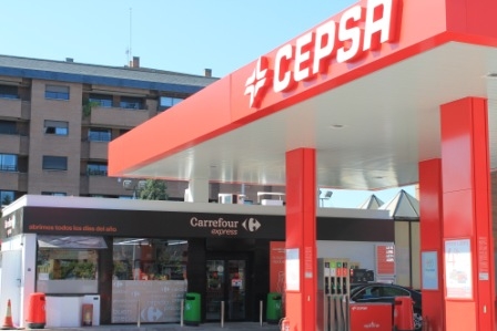 Cepsa and Carrefour renew agreement to continue with the expansion 'express' stores in service stations 